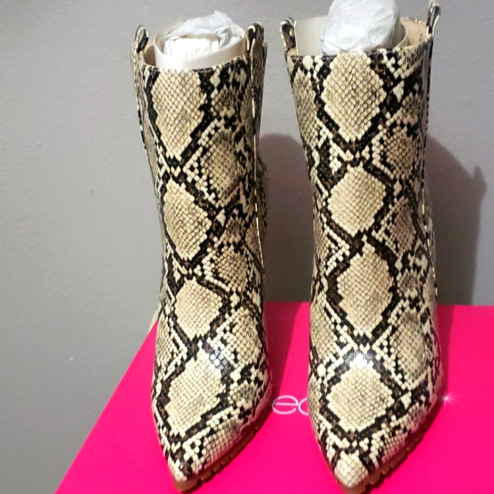 Heel boots